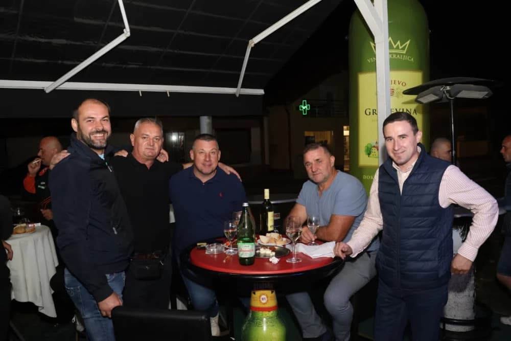 /FOTOGALERIJA/ Caffebar Camel u Kutjevu proslavio 30. obljetnicu rada: Kod nas u lokal dolaze kako one mlađe tako i starije generacije jer se ugodno osjećajuʼ