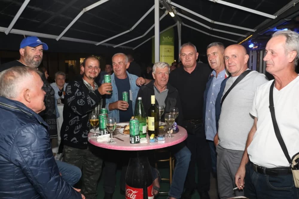 /FOTOGALERIJA/ Caffebar Camel u Kutjevu proslavio 30. obljetnicu rada: Kod nas u lokal dolaze kako one mlađe tako i starije generacije jer se ugodno osjećajuʼ