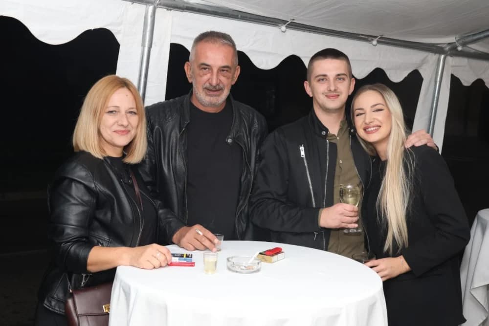 /FOTOGALERIJA/ Caffebar Camel u Kutjevu proslavio 30. obljetnicu rada: Kod nas u lokal dolaze kako one mlađe tako i starije generacije jer se ugodno osjećajuʼ