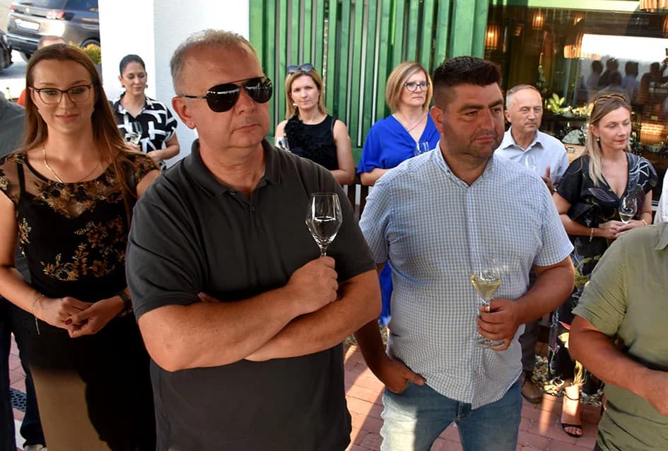 Napunjene butelje festivalskog vina - fešta može započeti...