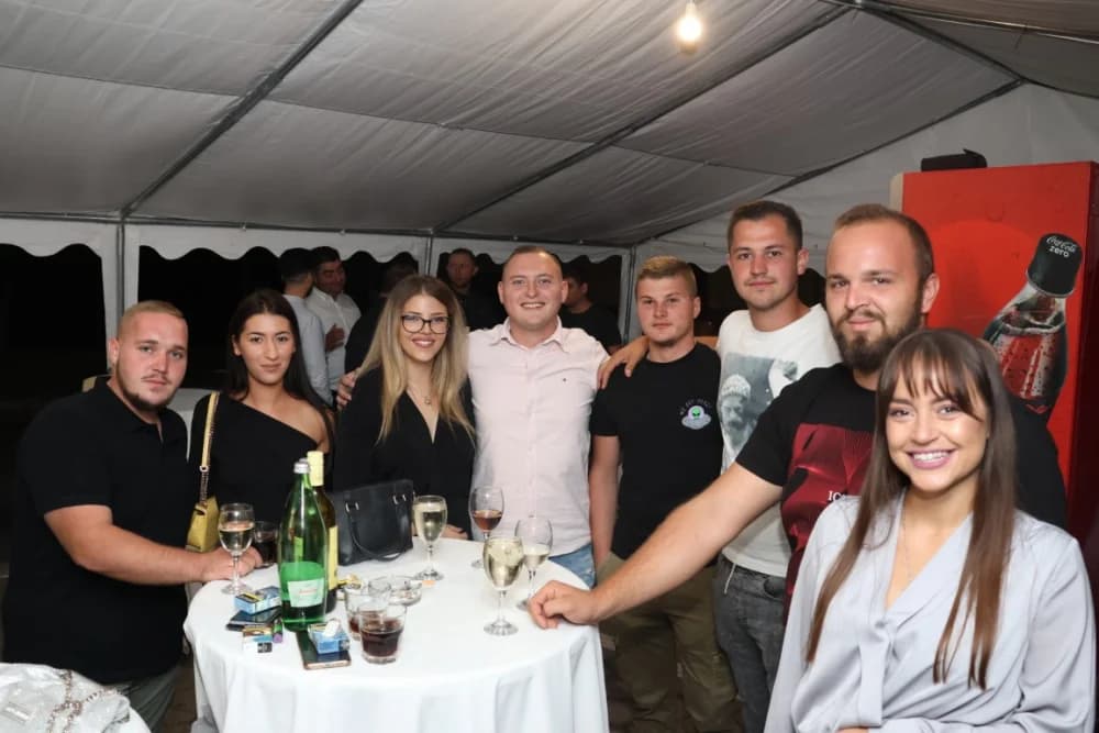 /FOTOGALERIJA/ Caffebar Camel u Kutjevu proslavio 30. obljetnicu rada: Kod nas u lokal dolaze kako one mlađe tako i starije generacije jer se ugodno osjećajuʼ
