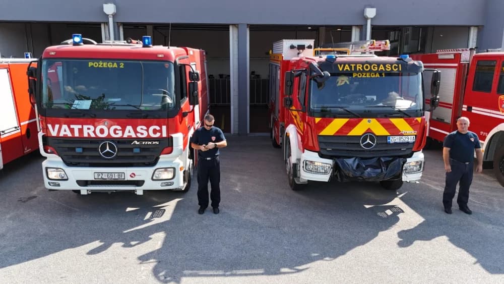 (FOTO-VIDEO) Kornatska tragedija: Požeški vatrogasci s gradonačelnikom Požege dr.sc. Željkom Glavićem odali dužnu počast stradalim kolegama