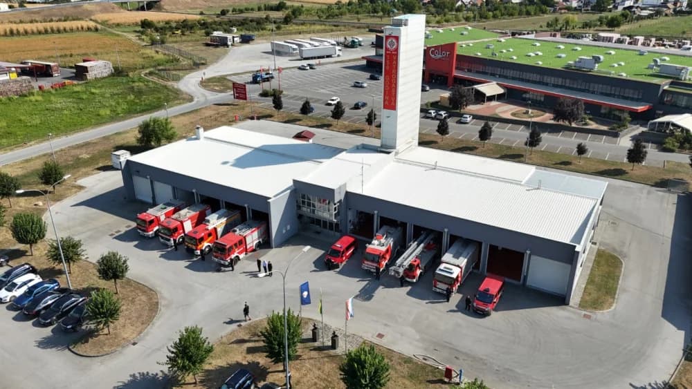 (FOTO-VIDEO) Kornatska tragedija: Požeški vatrogasci s gradonačelnikom Požege dr.sc. Željkom Glavićem odali dužnu počast stradalim kolegama