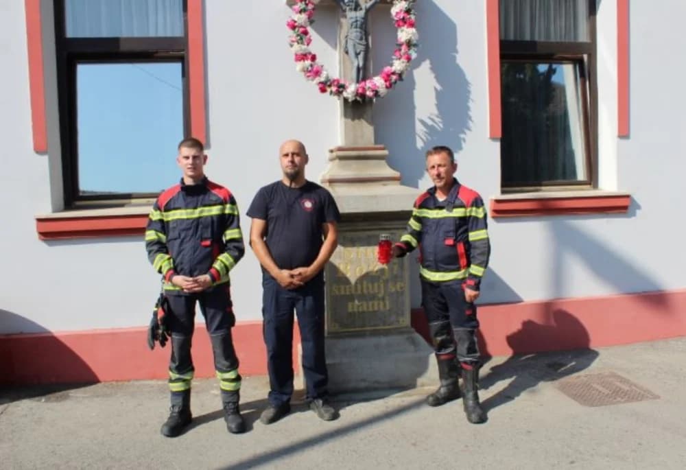 Vatrogasci Vatrogasnog centra Pleternica odali počast poginulim kolegama u kornatskoj tragediji