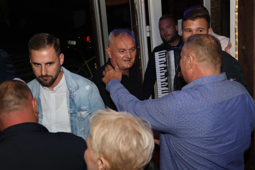 /FOTOGALERIJA/ Caffebar Camel u Kutjevu proslavio 30. obljetnicu rada: Kod nas u lokal dolaze kako one mlađe tako i starije generacije jer se ugodno osjećajuʼ