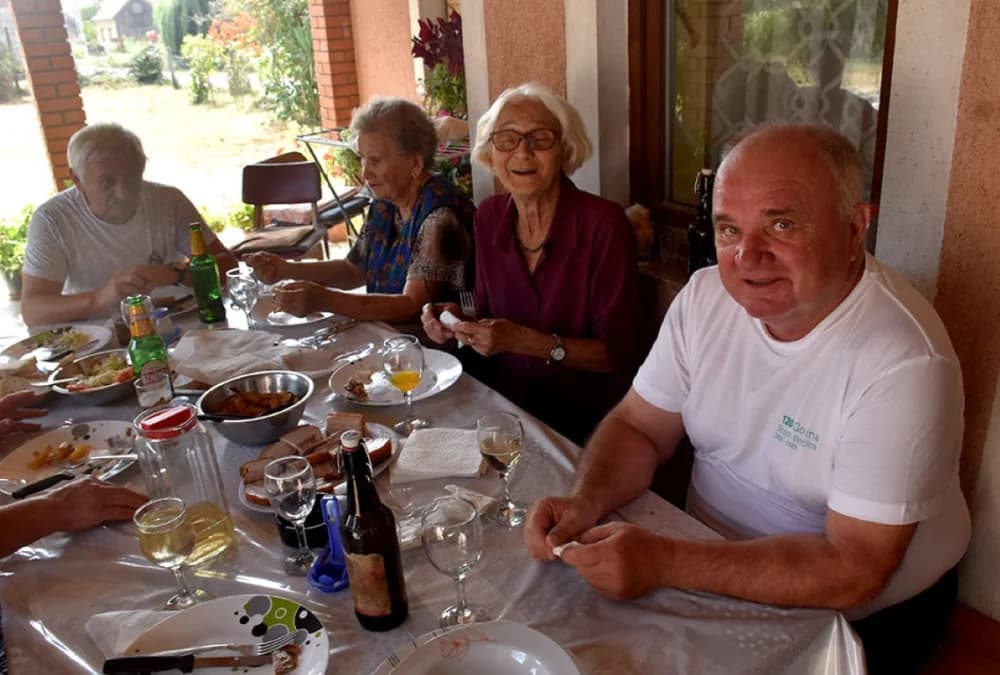 Kokošiji kirvaj kao tradicija uz slavonski ručak kod Jagečića u Biškupcima