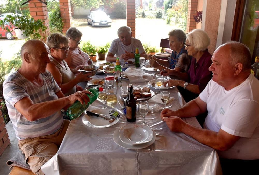 Kokošiji kirvaj kao tradicija uz slavonski ručak kod Jagečića u Biškupcima