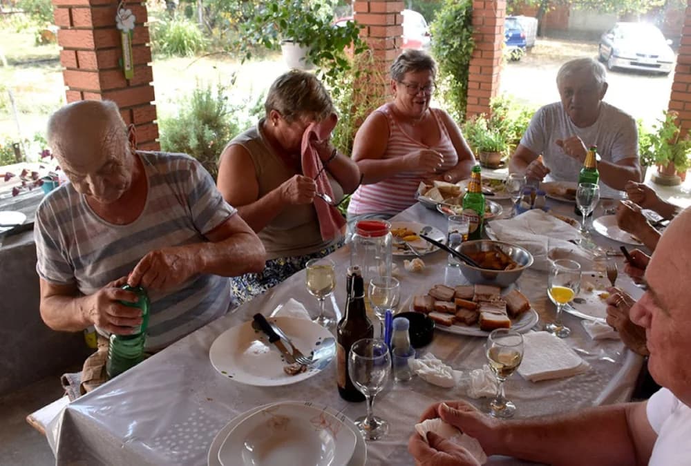 Kokošiji kirvaj kao tradicija uz slavonski ručak kod Jagečića u Biškupcima