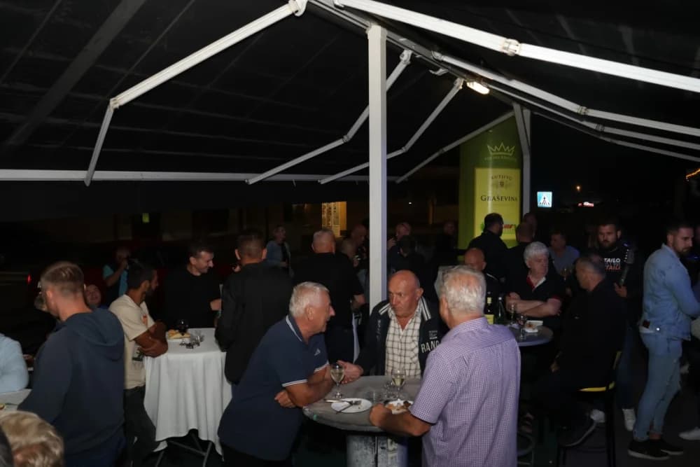 /FOTOGALERIJA/ Caffebar Camel u Kutjevu proslavio 30. obljetnicu rada: Kod nas u lokal dolaze kako one mlađe tako i starije generacije jer se ugodno osjećajuʼ