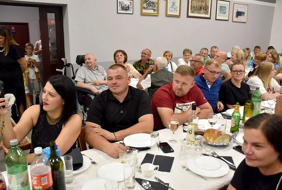 NOGOMETNA LEGRNDA MILE PAVELIĆ PROSLAVIO 40. ROĐENDAN: Brojni uzvanici na proslavi u Alilovcima