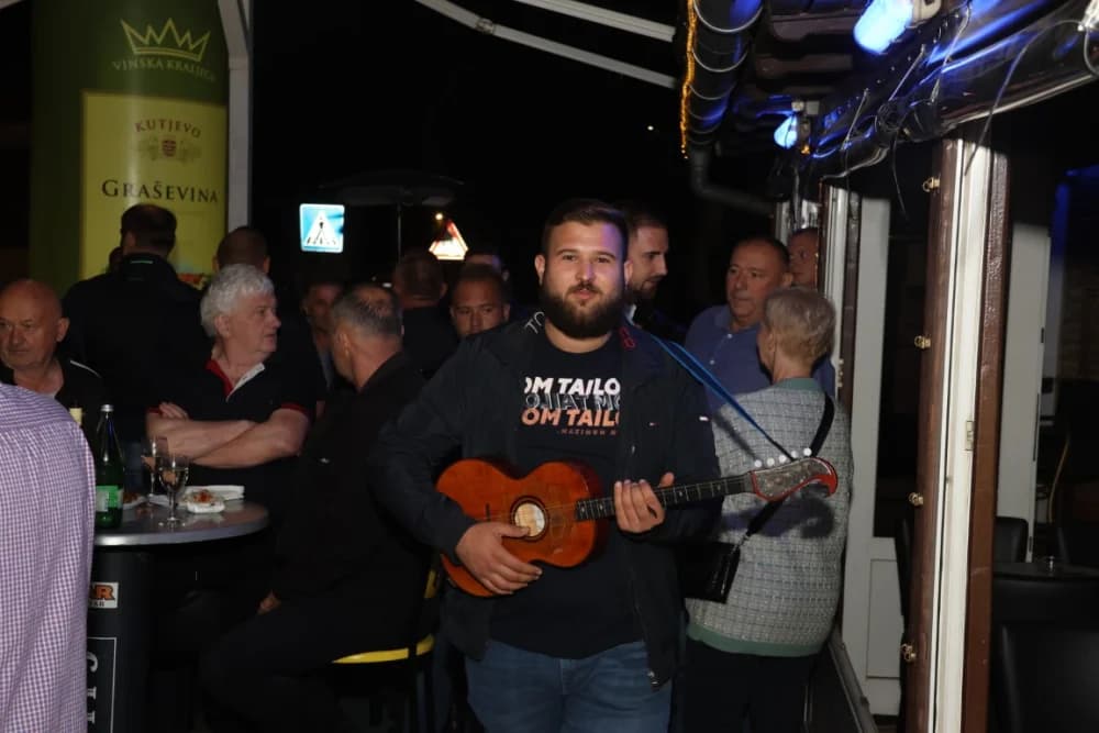 /FOTOGALERIJA/ Caffebar Camel u Kutjevu proslavio 30. obljetnicu rada: Kod nas u lokal dolaze kako one mlađe tako i starije generacije jer se ugodno osjećajuʼ