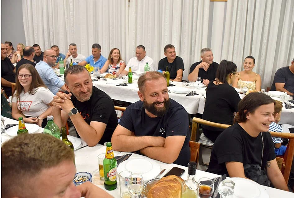 NOGOMETNA LEGRNDA MILE PAVELIĆ PROSLAVIO 40. ROĐENDAN: Brojni uzvanici na proslavi u Alilovcima