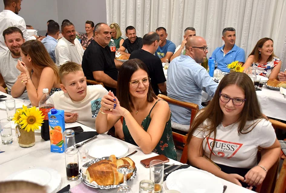 NOGOMETNA LEGRNDA MILE PAVELIĆ PROSLAVIO 40. ROĐENDAN: Brojni uzvanici na proslavi u Alilovcima