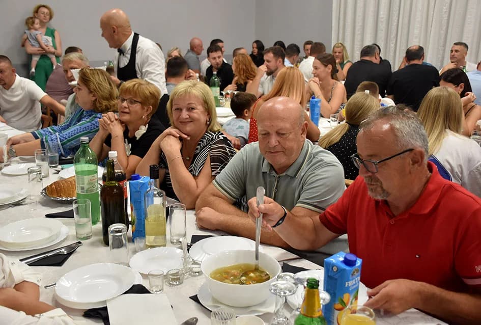 NOGOMETNA LEGRNDA MILE PAVELIĆ PROSLAVIO 40. ROĐENDAN: Brojni uzvanici na proslavi u Alilovcima
