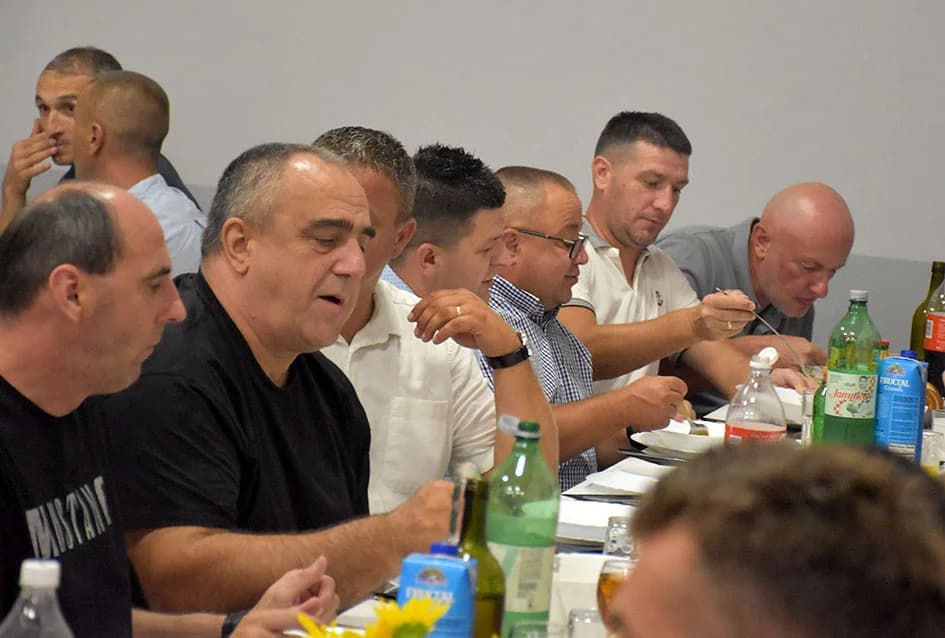 NOGOMETNA LEGRNDA MILE PAVELIĆ PROSLAVIO 40. ROĐENDAN: Brojni uzvanici na proslavi u Alilovcima