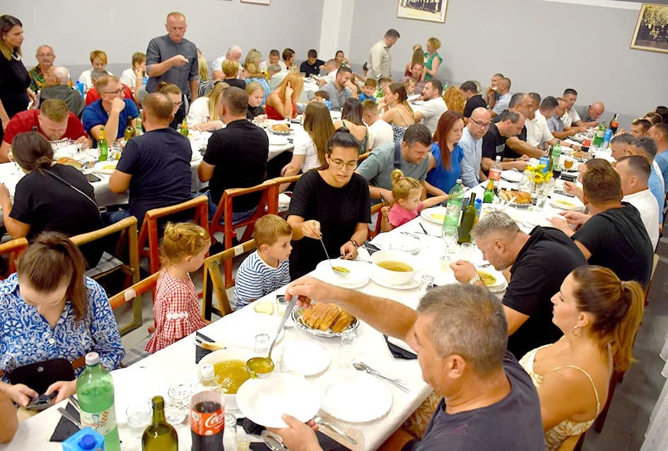 NOGOMETNA LEGRNDA MILE PAVELIĆ PROSLAVIO 40. ROĐENDAN: Brojni uzvanici na proslavi u Alilovcima