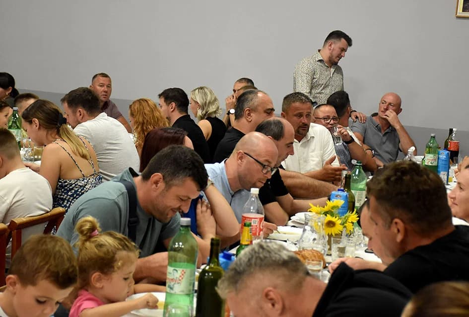NOGOMETNA LEGRNDA MILE PAVELIĆ PROSLAVIO 40. ROĐENDAN: Brojni uzvanici na proslavi u Alilovcima