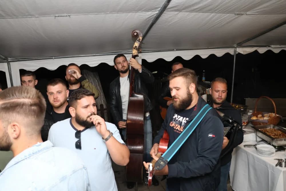 /FOTOGALERIJA/ Caffebar Camel u Kutjevu proslavio 30. obljetnicu rada: Kod nas u lokal dolaze kako one mlađe tako i starije generacije jer se ugodno osjećajuʼ