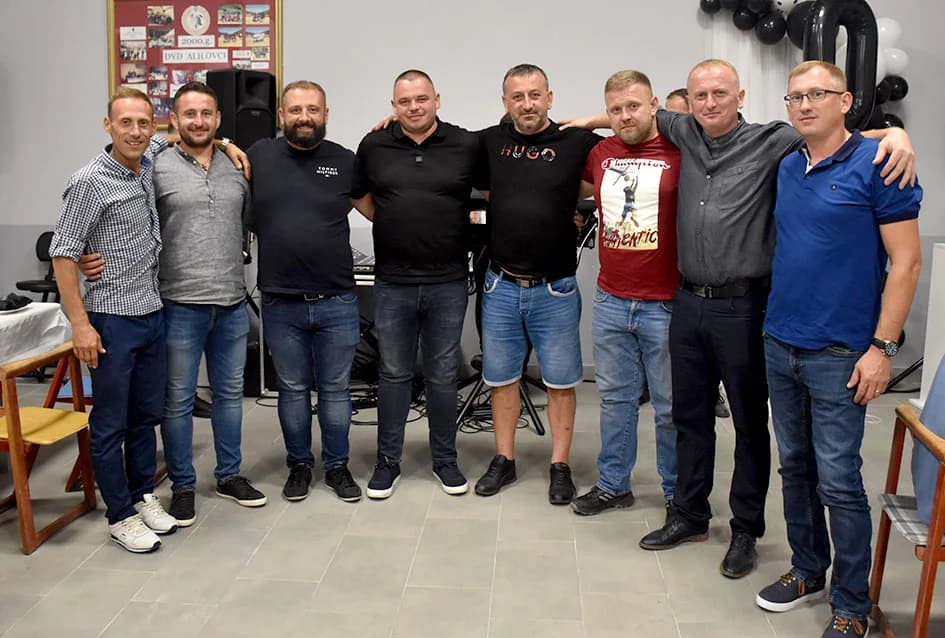 NOGOMETNA LEGRNDA MILE PAVELIĆ PROSLAVIO 40. ROĐENDAN: Brojni uzvanici na proslavi u Alilovcima