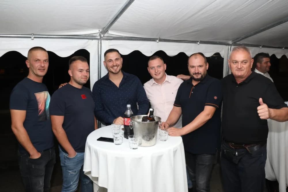 /FOTOGALERIJA/ Caffebar Camel u Kutjevu proslavio 30. obljetnicu rada: Kod nas u lokal dolaze kako one mlađe tako i starije generacije jer se ugodno osjećajuʼ