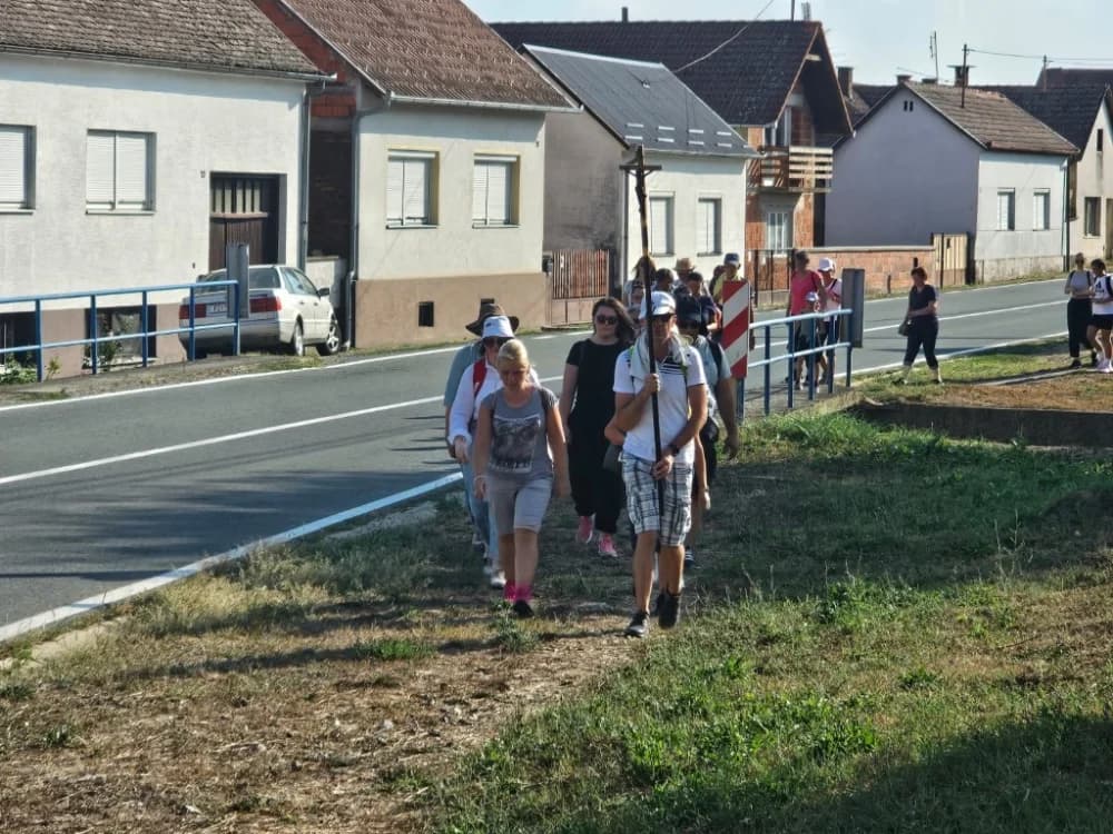 Najmlađi pješak-hodočasnik pleterničkoj Gospi dvogodišnji Leon Matijević s ocem Leonardom