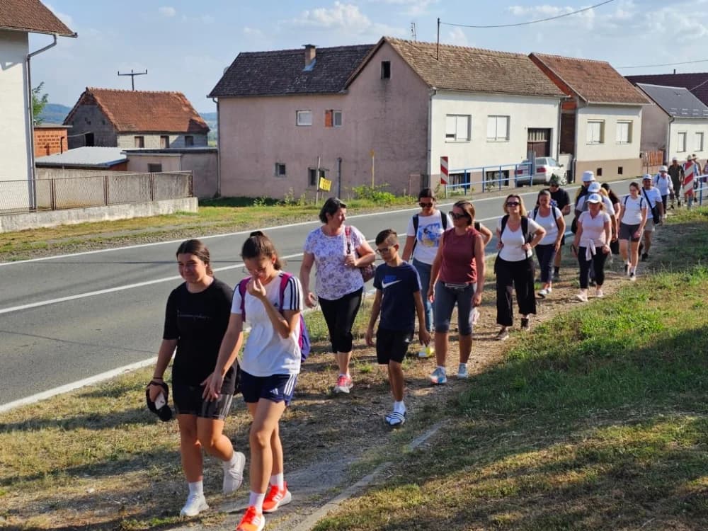 Najmlađi pješak-hodočasnik pleterničkoj Gospi dvogodišnji Leon Matijević s ocem Leonardom