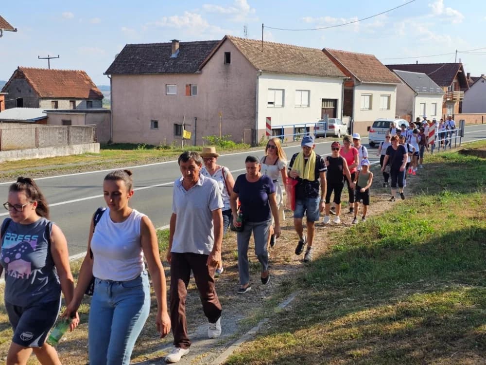 Najmlađi pješak-hodočasnik pleterničkoj Gospi dvogodišnji Leon Matijević s ocem Leonardom