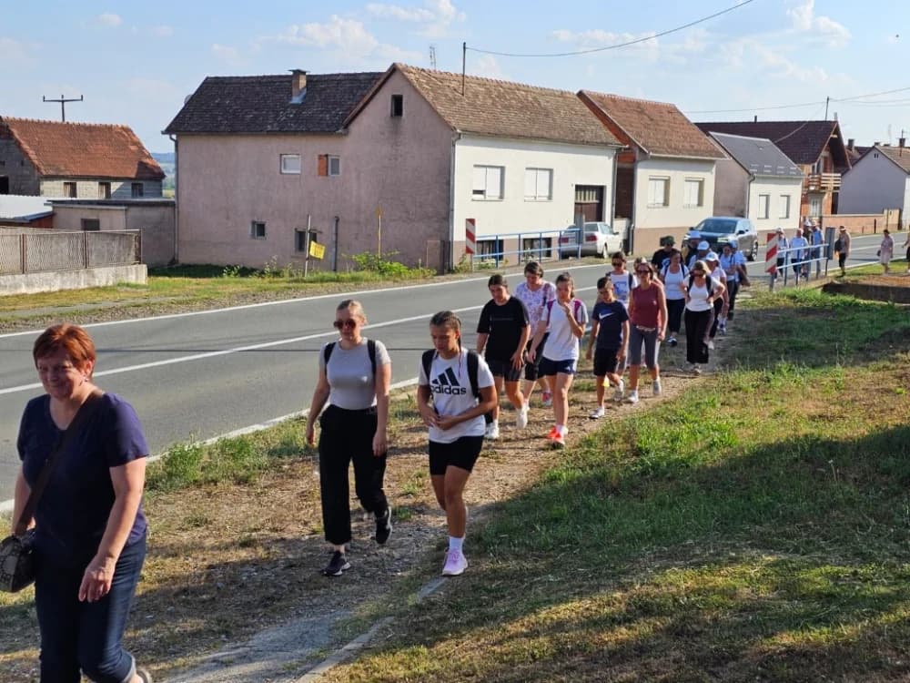 Najmlađi pješak-hodočasnik pleterničkoj Gospi dvogodišnji Leon Matijević s ocem Leonardom