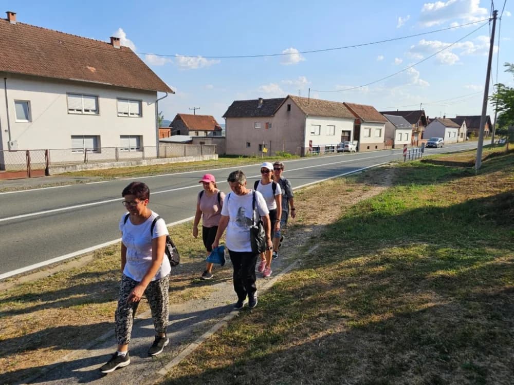 Najmlađi pješak-hodočasnik pleterničkoj Gospi dvogodišnji Leon Matijević s ocem Leonardom