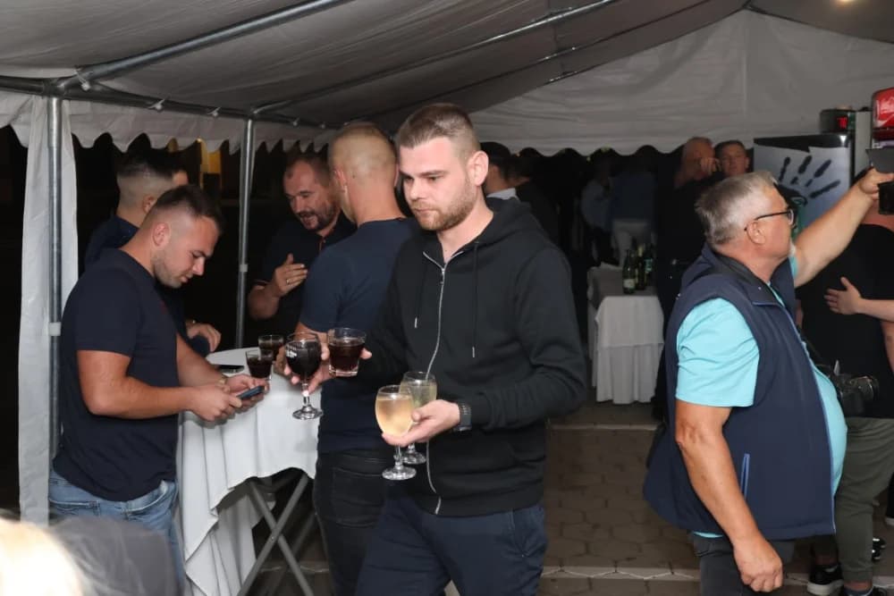 /FOTOGALERIJA/ Caffebar Camel u Kutjevu proslavio 30. obljetnicu rada: Kod nas u lokal dolaze kako one mlađe tako i starije generacije jer se ugodno osjećajuʼ
