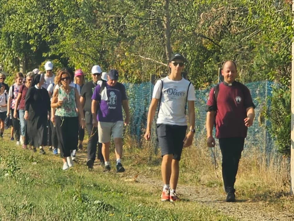 Najmlađi pješak-hodočasnik pleterničkoj Gospi dvogodišnji Leon Matijević s ocem Leonardom