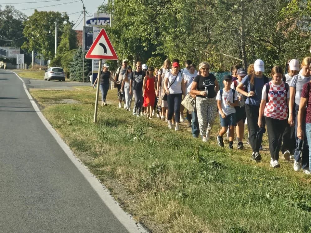 Najmlađi pješak-hodočasnik pleterničkoj Gospi dvogodišnji Leon Matijević s ocem Leonardom