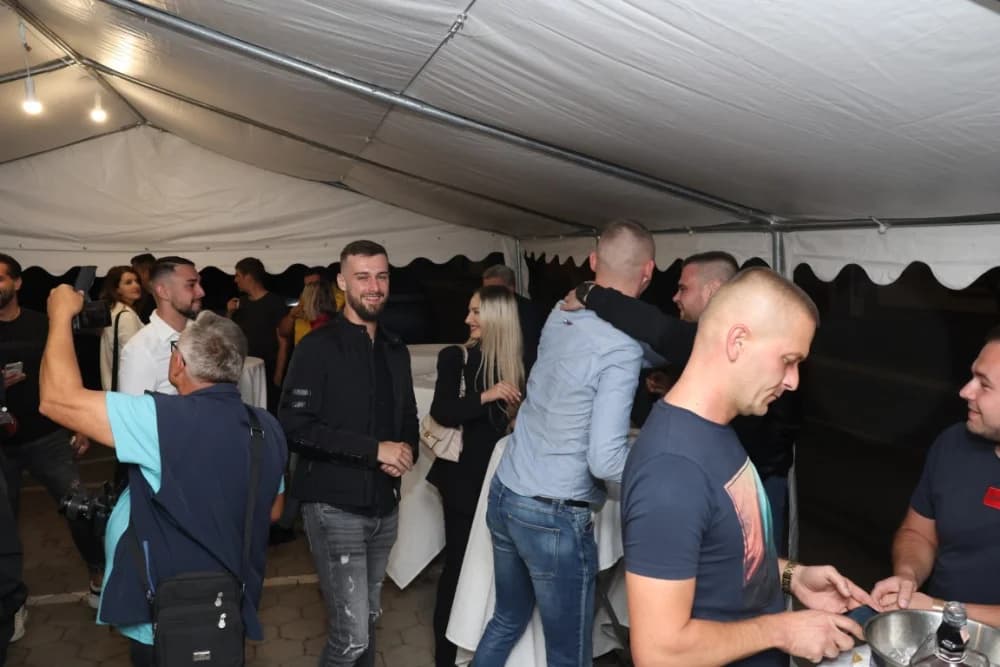 /FOTOGALERIJA/ Caffebar Camel u Kutjevu proslavio 30. obljetnicu rada: Kod nas u lokal dolaze kako one mlađe tako i starije generacije jer se ugodno osjećajuʼ