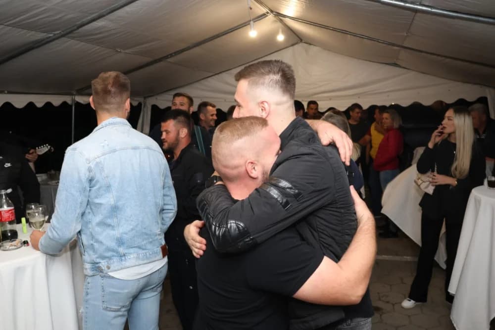 /FOTOGALERIJA/ Caffebar Camel u Kutjevu proslavio 30. obljetnicu rada: Kod nas u lokal dolaze kako one mlađe tako i starije generacije jer se ugodno osjećajuʼ