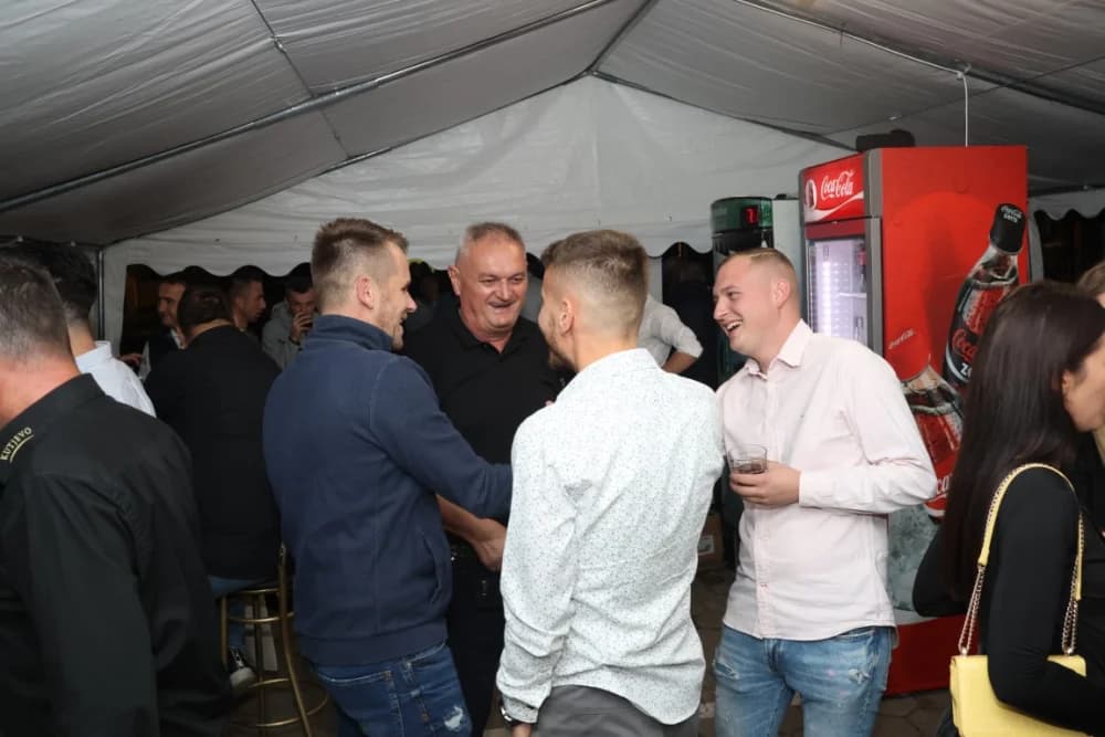 /FOTOGALERIJA/ Caffebar Camel u Kutjevu proslavio 30. obljetnicu rada: Kod nas u lokal dolaze kako one mlađe tako i starije generacije jer se ugodno osjećajuʼ