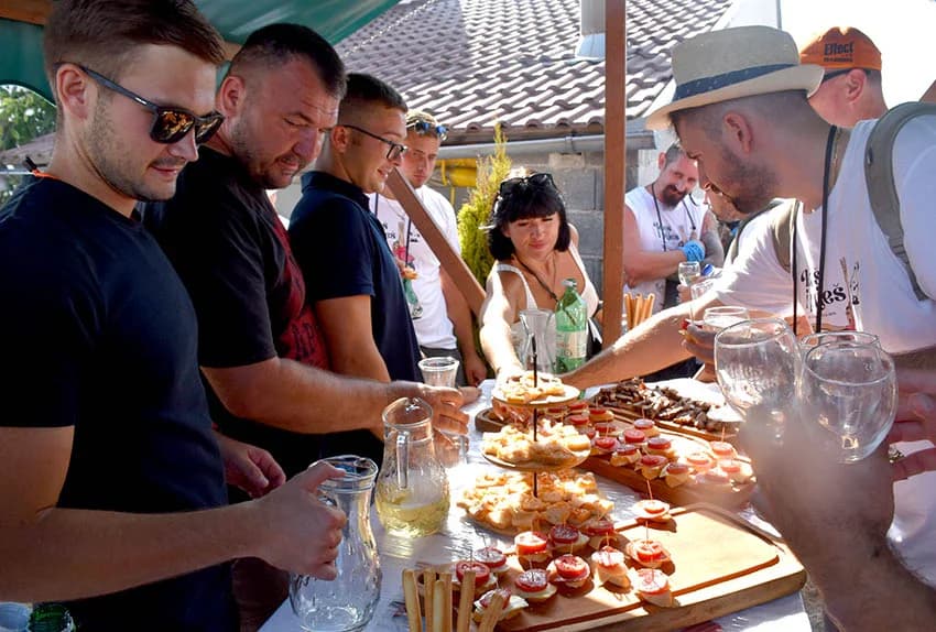 “IDEŠ I PIJEŠ” : Kaptolačkim vinogorjem prošlo više od 450 sudionika