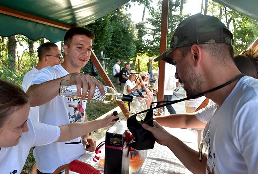 “IDEŠ I PIJEŠ” : Kaptolačkim vinogorjem prošlo više od 450 sudionika