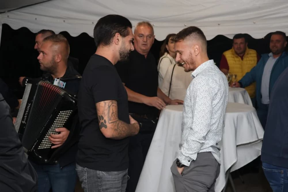 /FOTOGALERIJA/ Caffebar Camel u Kutjevu proslavio 30. obljetnicu rada: Kod nas u lokal dolaze kako one mlađe tako i starije generacije jer se ugodno osjećajuʼ