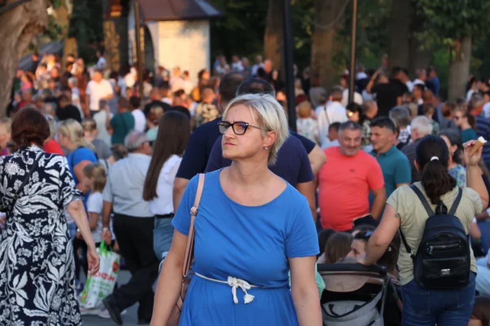 (VELIKA FOTOGALERIJA) Mnoštvo vjernika proslavilo Gospu od suza u Pleternici: „Suze Marijine su svete, a svaka prolivena suza je molitva i vapaj“