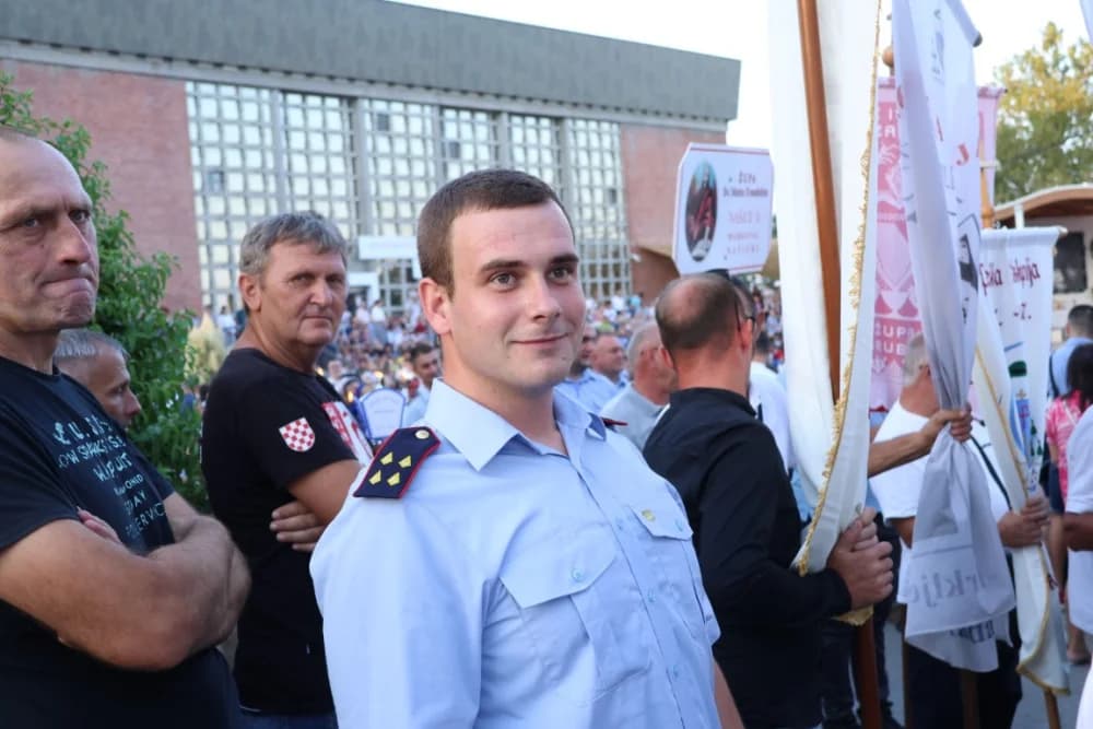 (VELIKA FOTOGALERIJA) Mnoštvo vjernika proslavilo Gospu od suza u Pleternici: „Suze Marijine su svete, a svaka prolivena suza je molitva i vapaj“