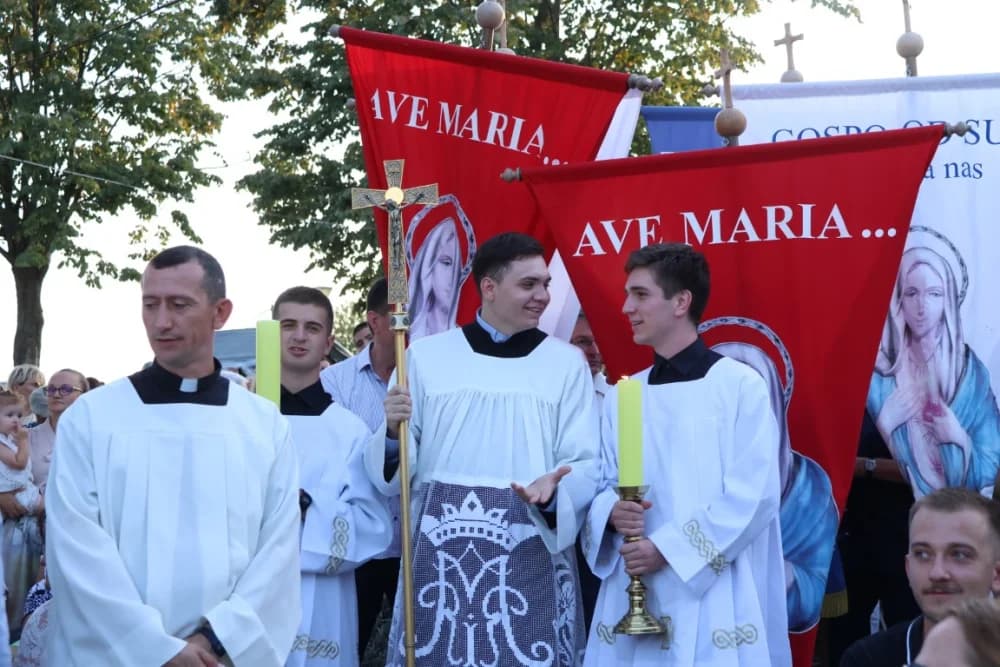 (VELIKA FOTOGALERIJA) Mnoštvo vjernika proslavilo Gospu od suza u Pleternici: „Suze Marijine su svete, a svaka prolivena suza je molitva i vapaj“