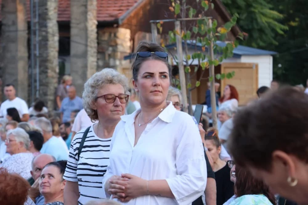 (VELIKA FOTOGALERIJA) Mnoštvo vjernika proslavilo Gospu od suza u Pleternici: „Suze Marijine su svete, a svaka prolivena suza je molitva i vapaj“