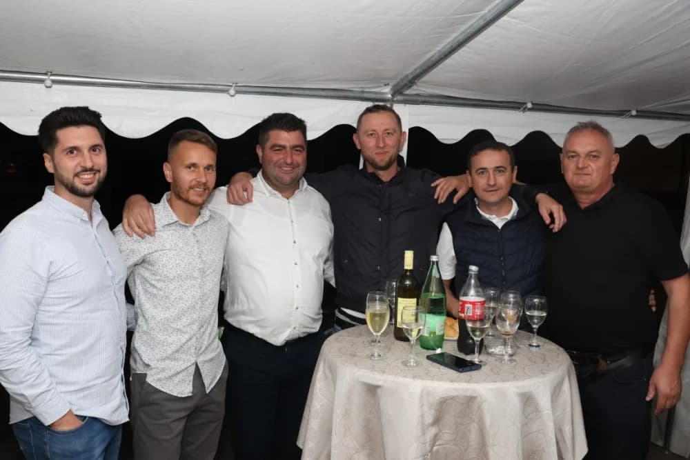 /FOTOGALERIJA/ Caffebar Camel u Kutjevu proslavio 30. obljetnicu rada: Kod nas u lokal dolaze kako one mlađe tako i starije generacije jer se ugodno osjećajuʼ