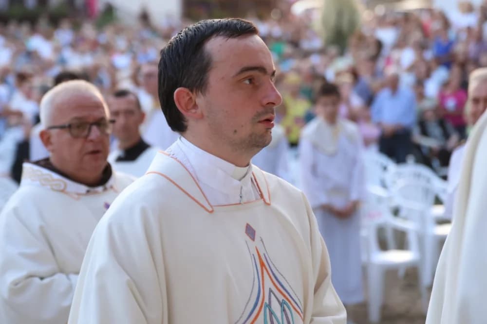 (VELIKA FOTOGALERIJA) Mnoštvo vjernika proslavilo Gospu od suza u Pleternici: „Suze Marijine su svete, a svaka prolivena suza je molitva i vapaj“