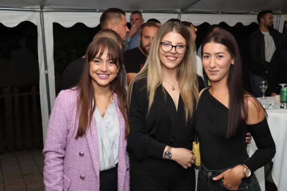 /FOTOGALERIJA/ Caffebar Camel u Kutjevu proslavio 30. obljetnicu rada: Kod nas u lokal dolaze kako one mlađe tako i starije generacije jer se ugodno osjećajuʼ