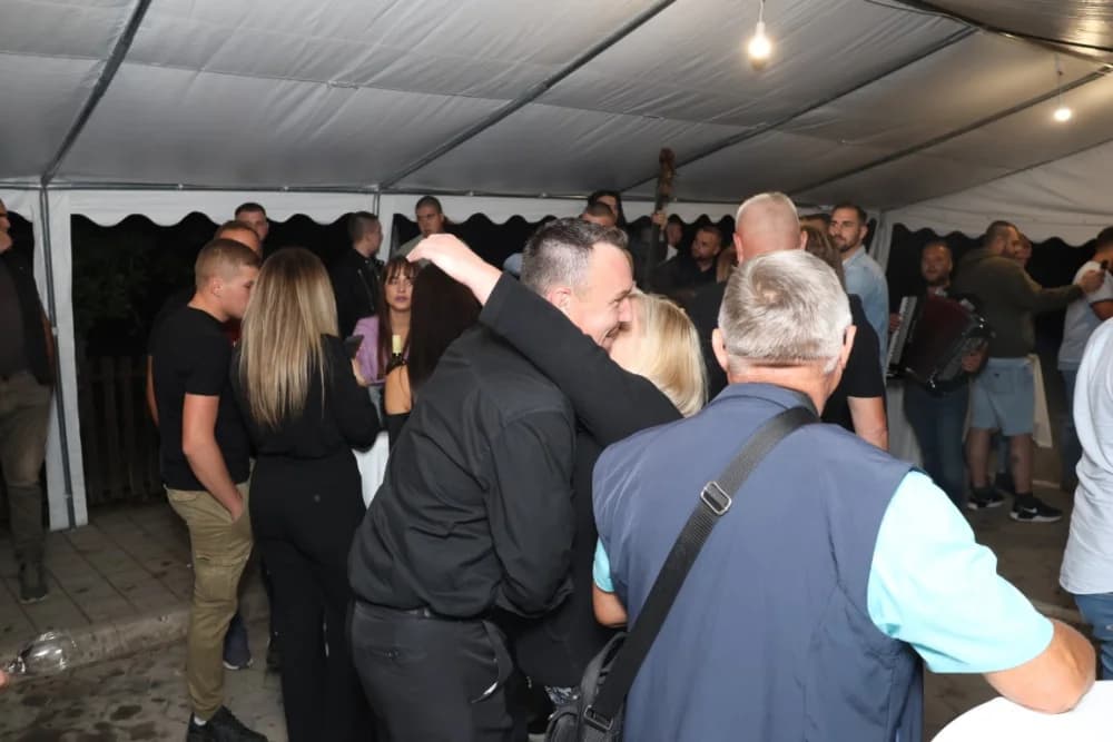 /FOTOGALERIJA/ Caffebar Camel u Kutjevu proslavio 30. obljetnicu rada: Kod nas u lokal dolaze kako one mlađe tako i starije generacije jer se ugodno osjećajuʼ