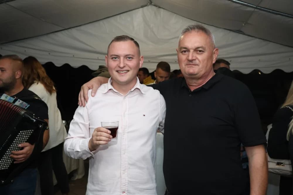 /FOTOGALERIJA/ Caffebar Camel u Kutjevu proslavio 30. obljetnicu rada: Kod nas u lokal dolaze kako one mlađe tako i starije generacije jer se ugodno osjećajuʼ