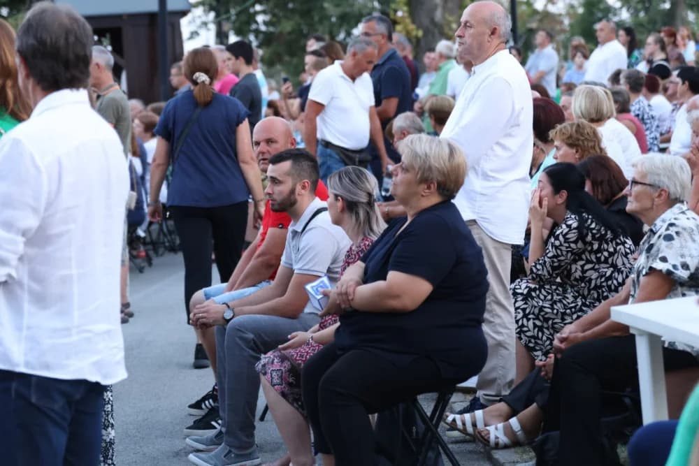 (VELIKA FOTOGALERIJA) Mnoštvo vjernika proslavilo Gospu od suza u Pleternici: „Suze Marijine su svete, a svaka prolivena suza je molitva i vapaj“