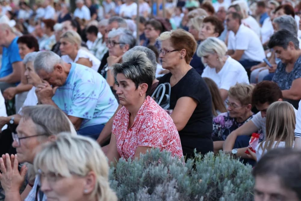 (VELIKA FOTOGALERIJA) Mnoštvo vjernika proslavilo Gospu od suza u Pleternici: „Suze Marijine su svete, a svaka prolivena suza je molitva i vapaj“