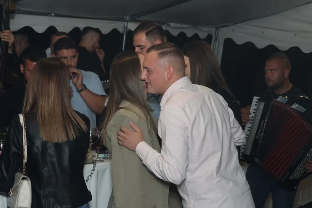 /FOTOGALERIJA/ Caffebar Camel u Kutjevu proslavio 30. obljetnicu rada: Kod nas u lokal dolaze kako one mlađe tako i starije generacije jer se ugodno osjećajuʼ